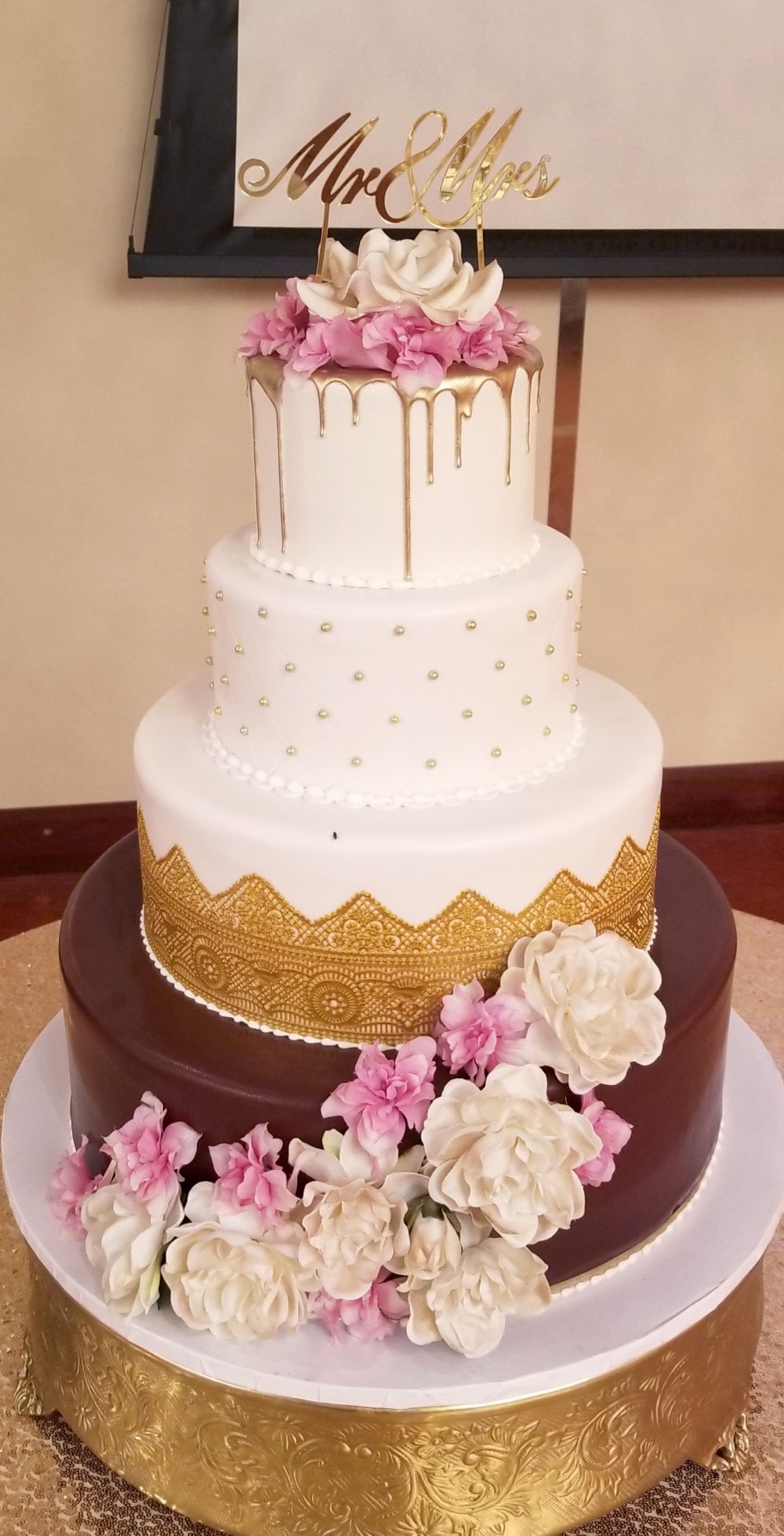  Gold and burgundy wedding cake